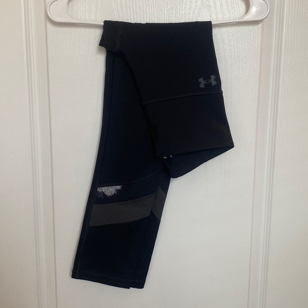 Black patterned under armour leggings